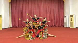 Read more about the article Tim Tari BKKT UNS Raih Juara 1 di Kalatara UNNES 2025